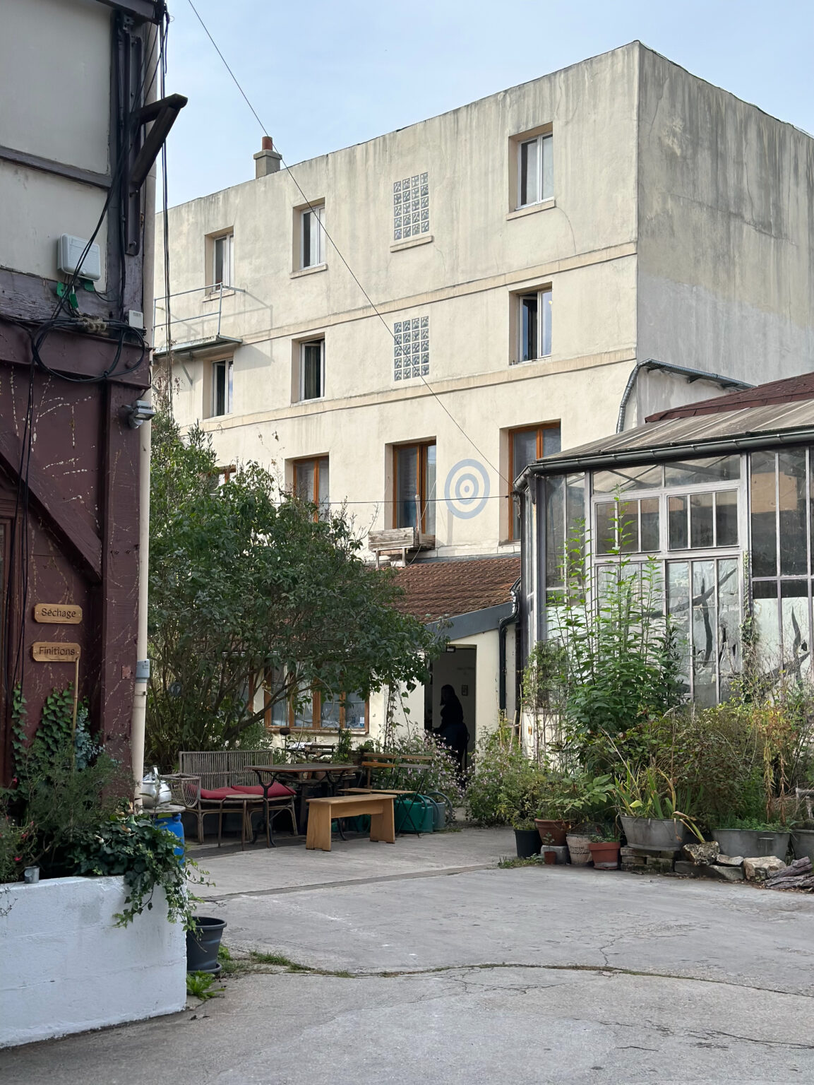 Le centre artistique de Lagny est un lieu paisible où laisser aller sa créativité ☁️
.
#lagny #lagnysurmarne #tierslieux #tierslieu #centreartistique #